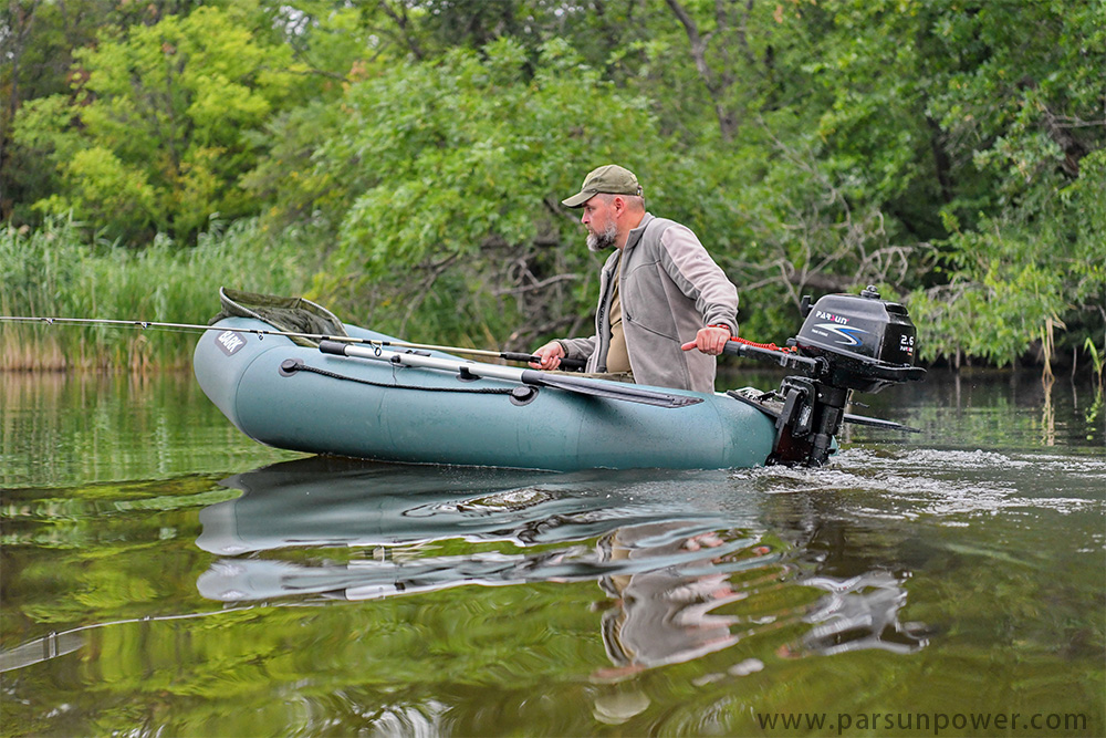 Go fishing! One person, one rod and one boat with F2.6 outboard motor